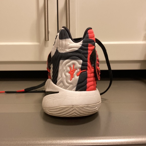 Kyrie crossover - Picture 3 of 5